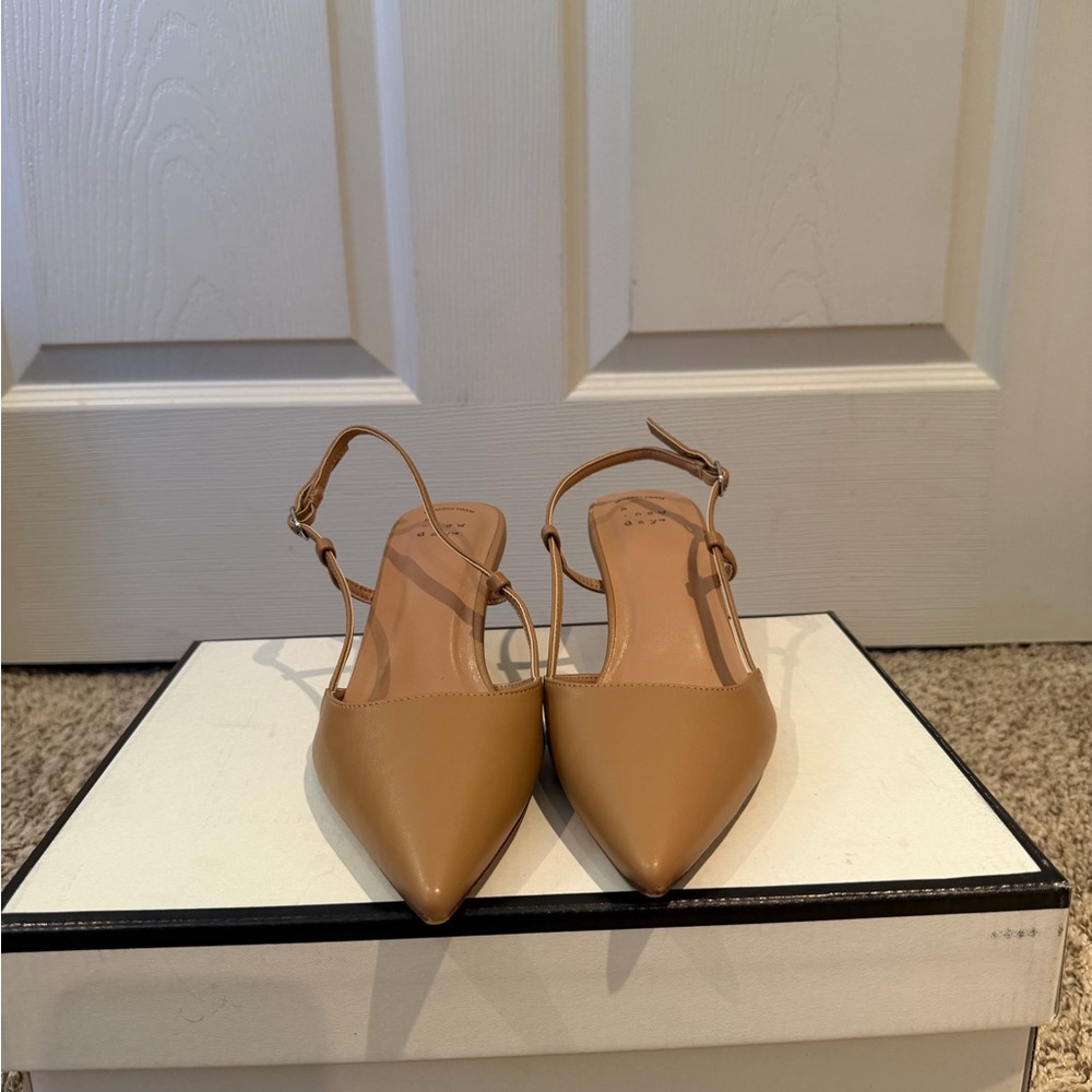 Pointed Toe Slingback Kitten Heels